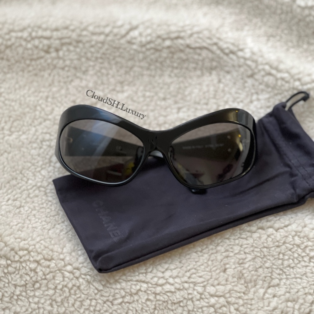 Auth Chanel Cat Eye Oversized CC Logo Black Sunglasses - Excellent condition